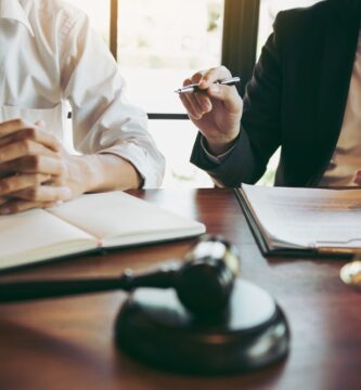 6 consejos para contratar a un buen abogado de empresa