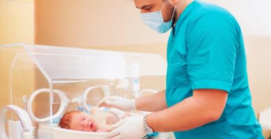 Ventajas de contar con enfermeras para bebés en etapas críticas