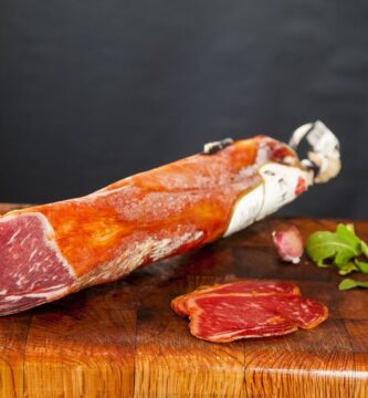 El placer de la cocina gourmet: cómo disfrutar al máximo el lomo ibérico de bellota 3 El placer de la cocina gourmet: cómo disfrutar al máximo el lomo ibérico de bellota