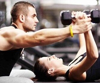 Beneficios de superficies especializadas para entrenamientos de alto impacto