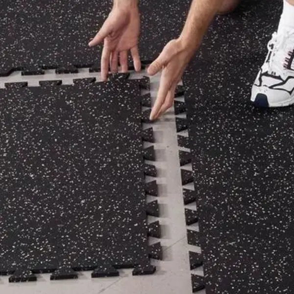 Piso para gimnasio diseñado para seguridad comodidad y durabilidad